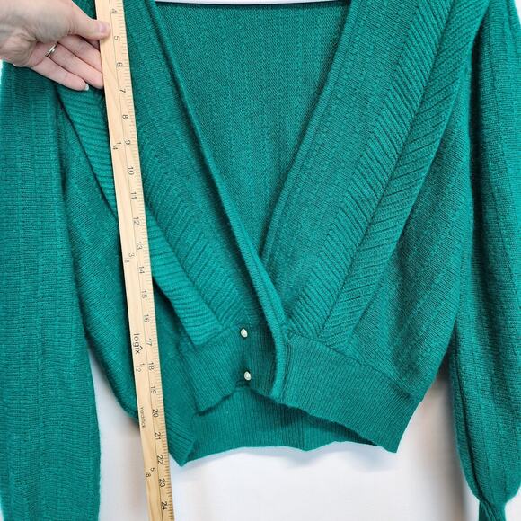 Vintage Sideffects Sweater Size M Green Pearl Buttons Balloon Sleeve Deep Neck - Picture 13 of 16